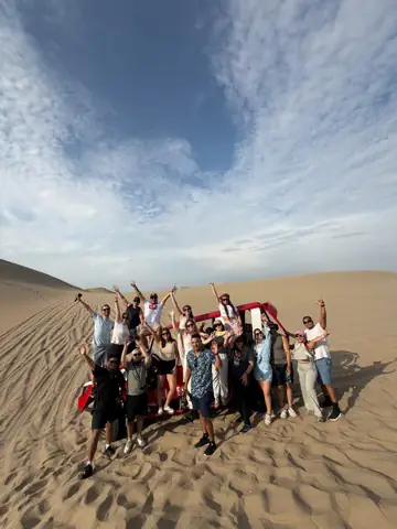 Viajeros de Inka Inspire Tours en Huacachina