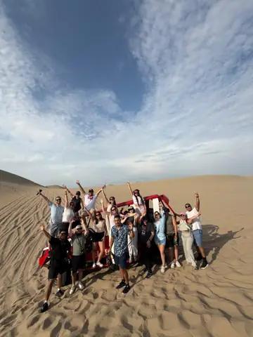 Viajeros de Inka Inspire Tours en Huacachina